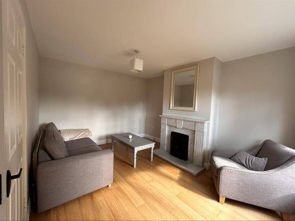Room and home office in Blackrock