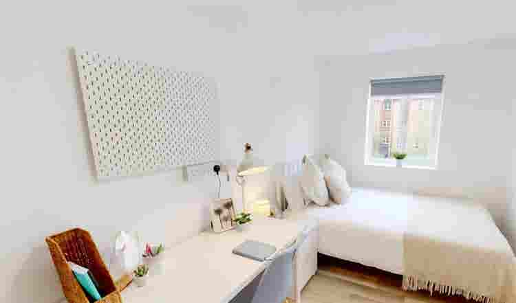 AVAILABLE NOW! City Centre (BS1)