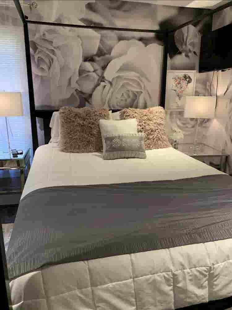 Fully Furnished Rooms Available