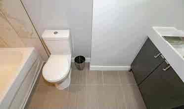 Beautiful  Bath Basment