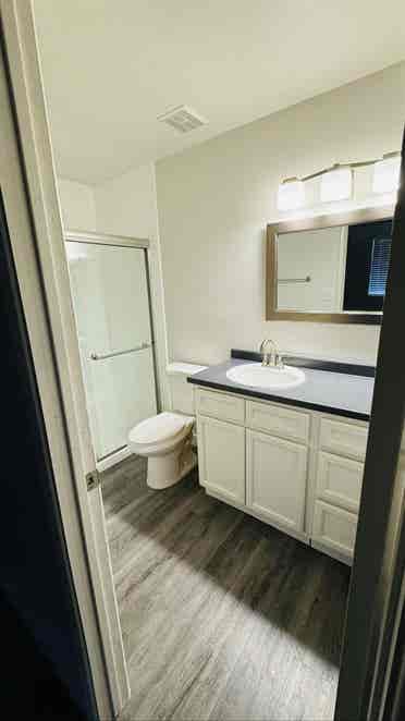 Master bedroom room to rent
