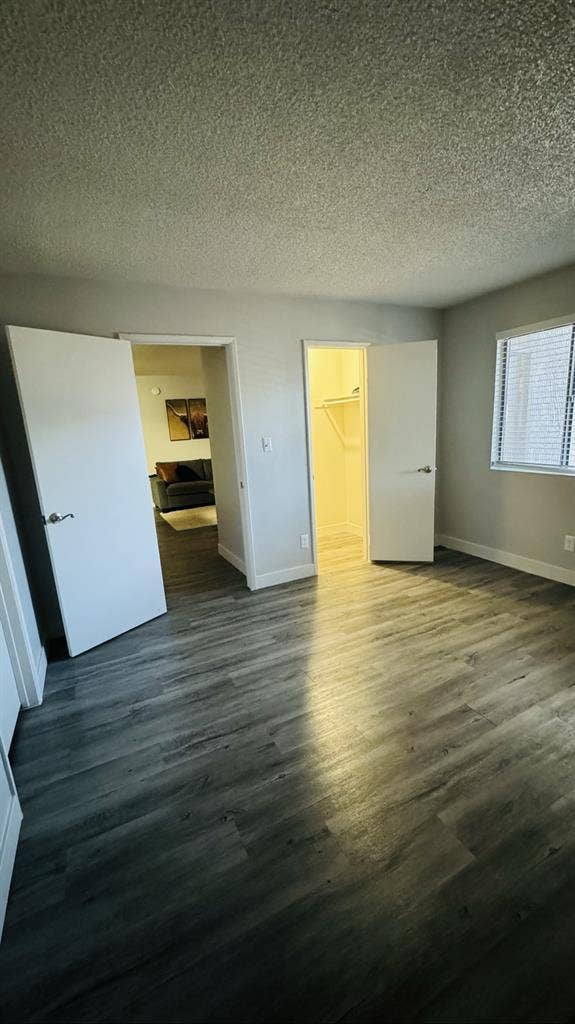 Master bedroom room to rent