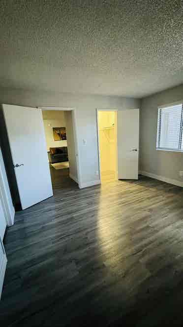 Master bedroom room to rent