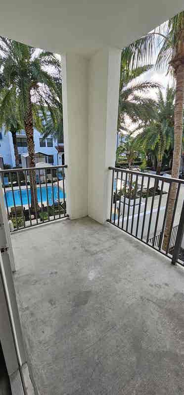 Friendly & Clean Roommate in WPB