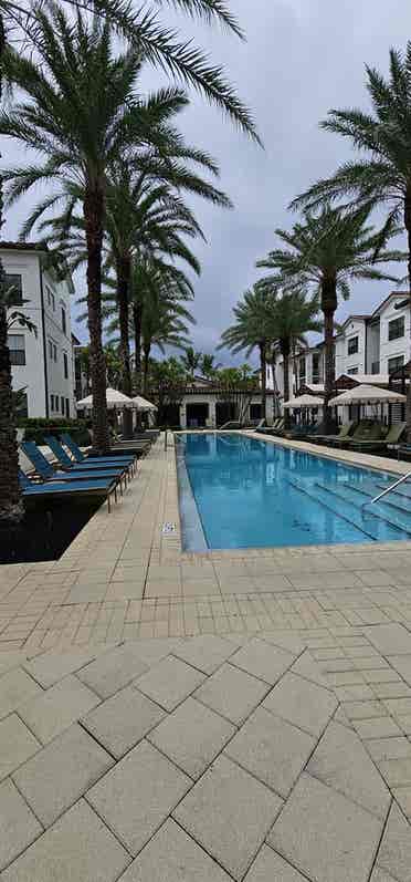 Friendly & Clean Roommate in WPB