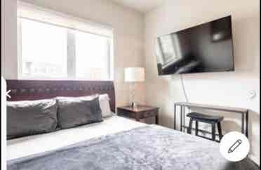 2 Private Rooms in Ktown !!!