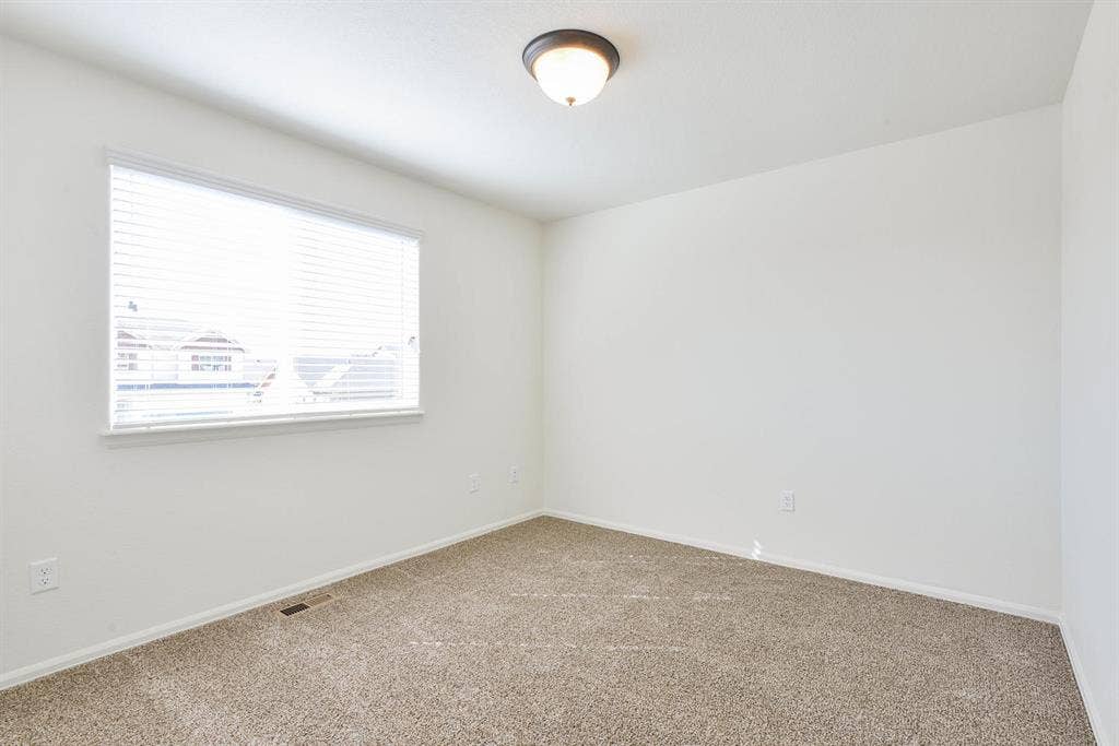 Private Room For Rent-West Greeley