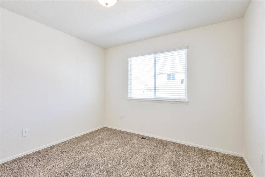 Private Room For Rent-West Greeley