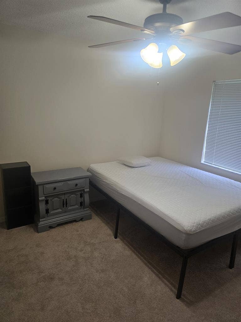 Rooms For rent in Riverview