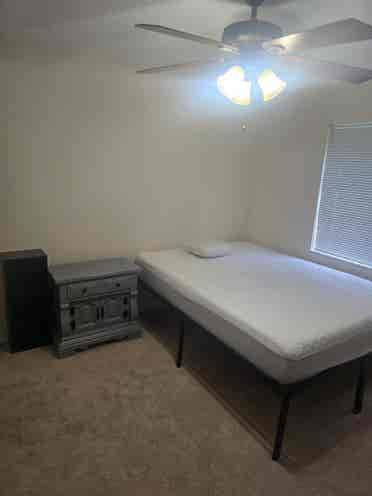 Rooms For rent in Riverview