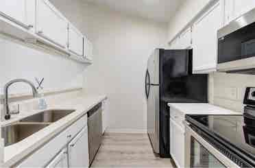 Modern BA Condo, PrimeLocation