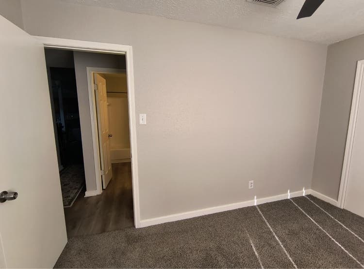 Move in ready -Rent
 by the room