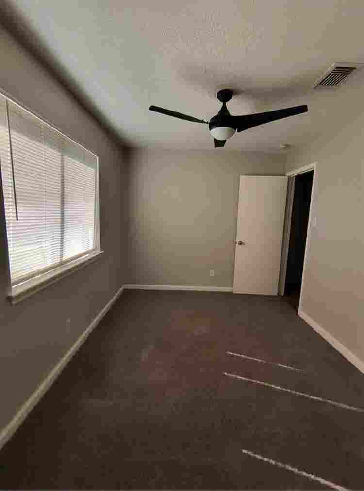 Move in ready -Rent
 by the room