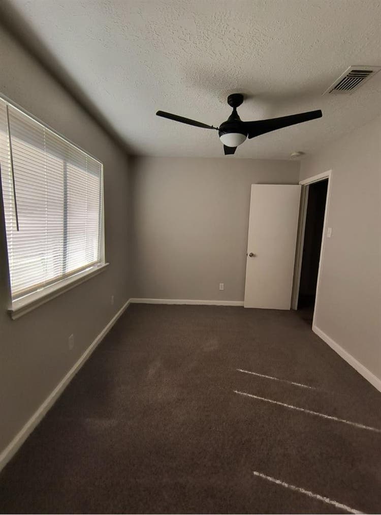 Move in ready -Rent
 by the room