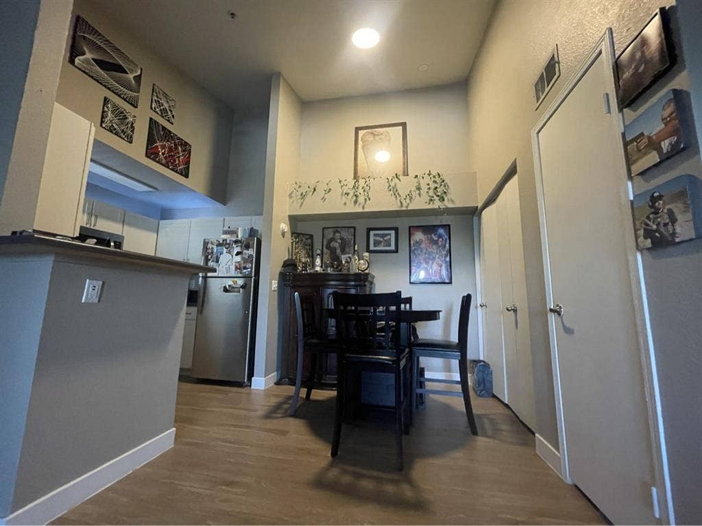 Take over 1 year lease ASAP