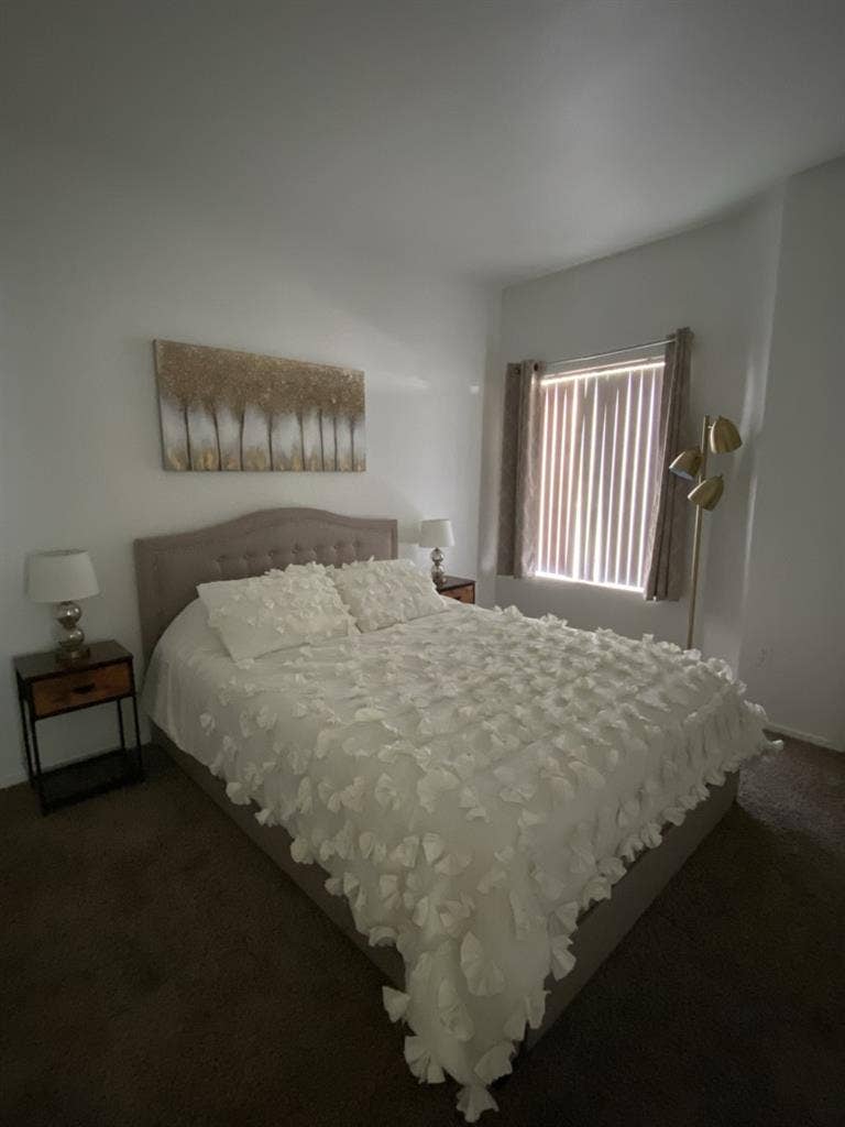 MASTER BEDROOM FOR RENT