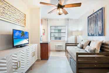On Beach-3rd/Ocean - Oceanview 1br