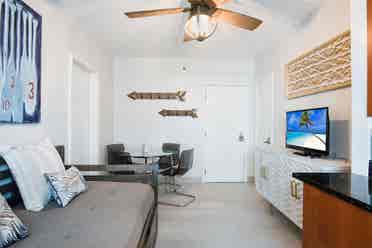 On Beach-3rd/Ocean - Oceanview 1br