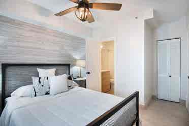 On Beach-3rd/Ocean - Oceanview 1br