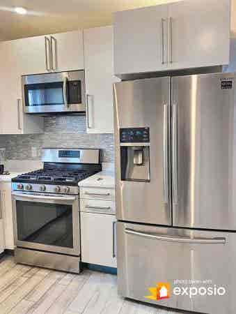 All-Female Apartment & central A/C
