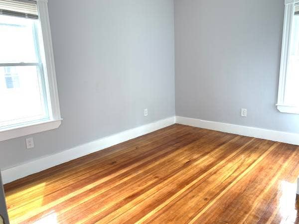 All-Female Apartment & central A/C