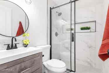 Room in Newly remodeled Tempe House