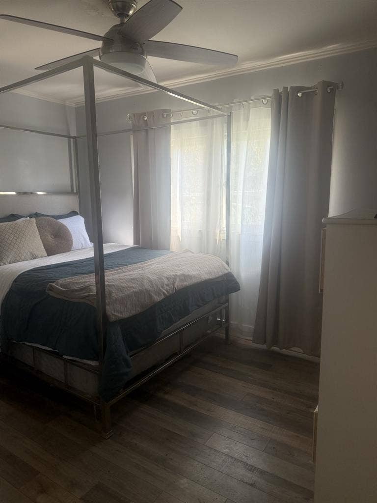 Looking for roommates