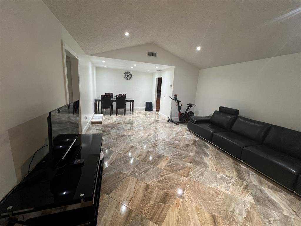 Private room available in BocaRaton