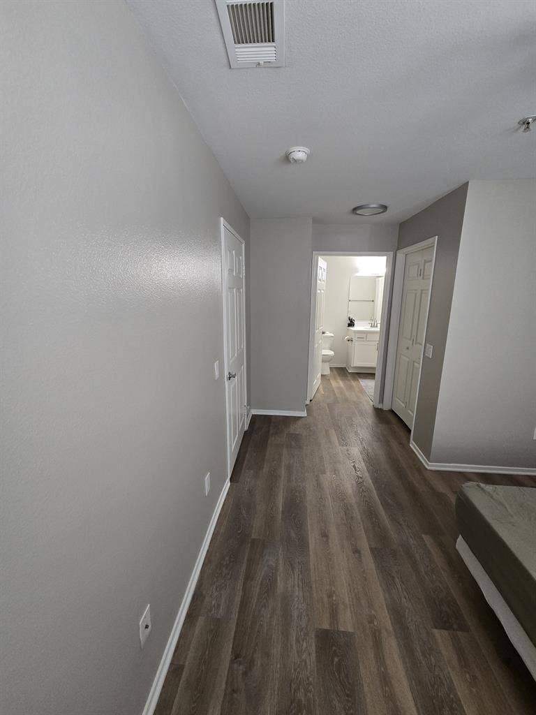 Master bed. w/private bath.