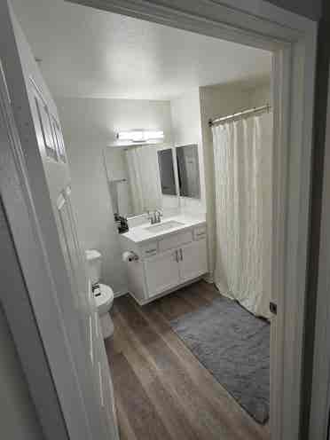 Master bed. w/private bath.