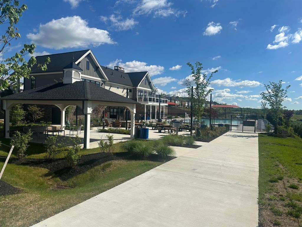 Large Bed Room Private Bath