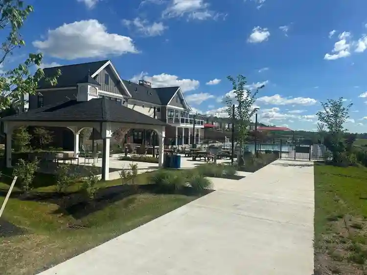 Large Bed Room Private Bath