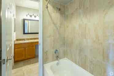 Looking for a roommate for Woodbury