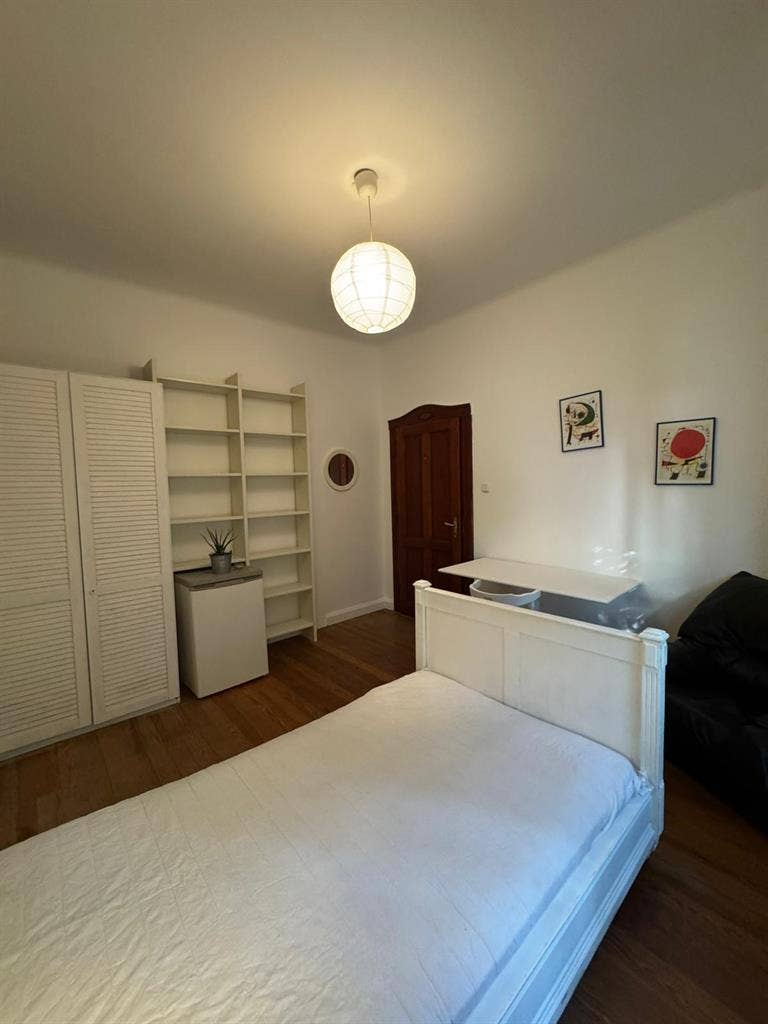 Room Share -Female Non-Smoker