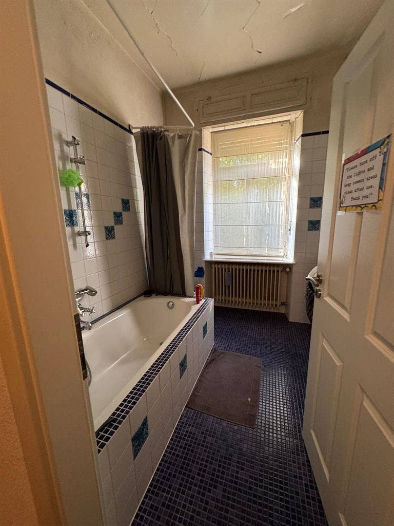 Room Share -Female Non-Smoker