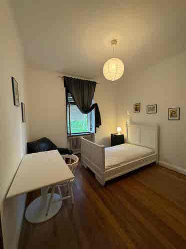 Room Share  -Female Non-Smoker