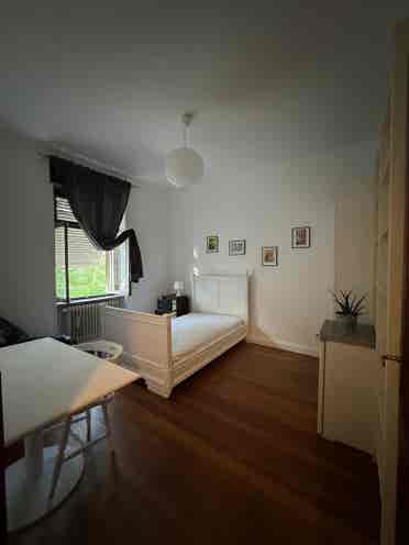 Room Share  -Female Non-Smoker