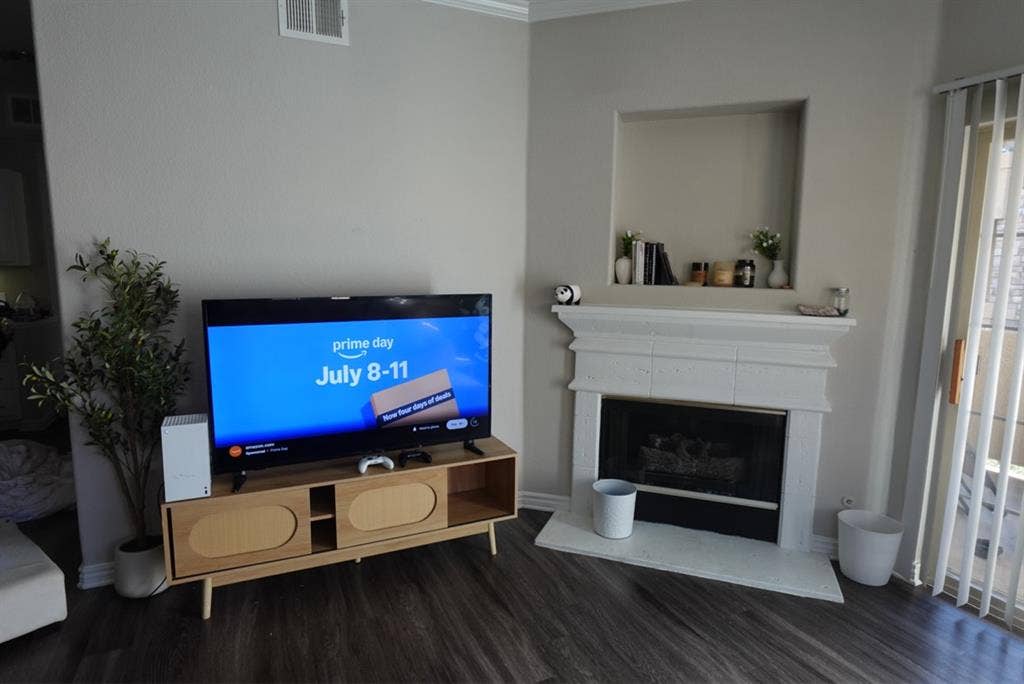 Luxury Apartment With Onsite Trails