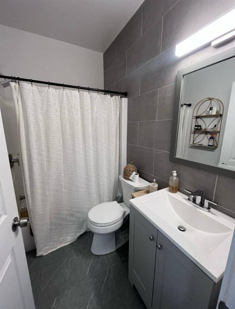 ISO one female roommate!