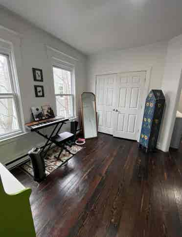 ISO one female roommate!