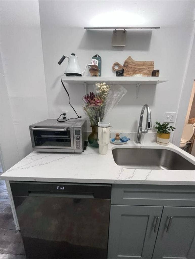 ISO one female roommate!