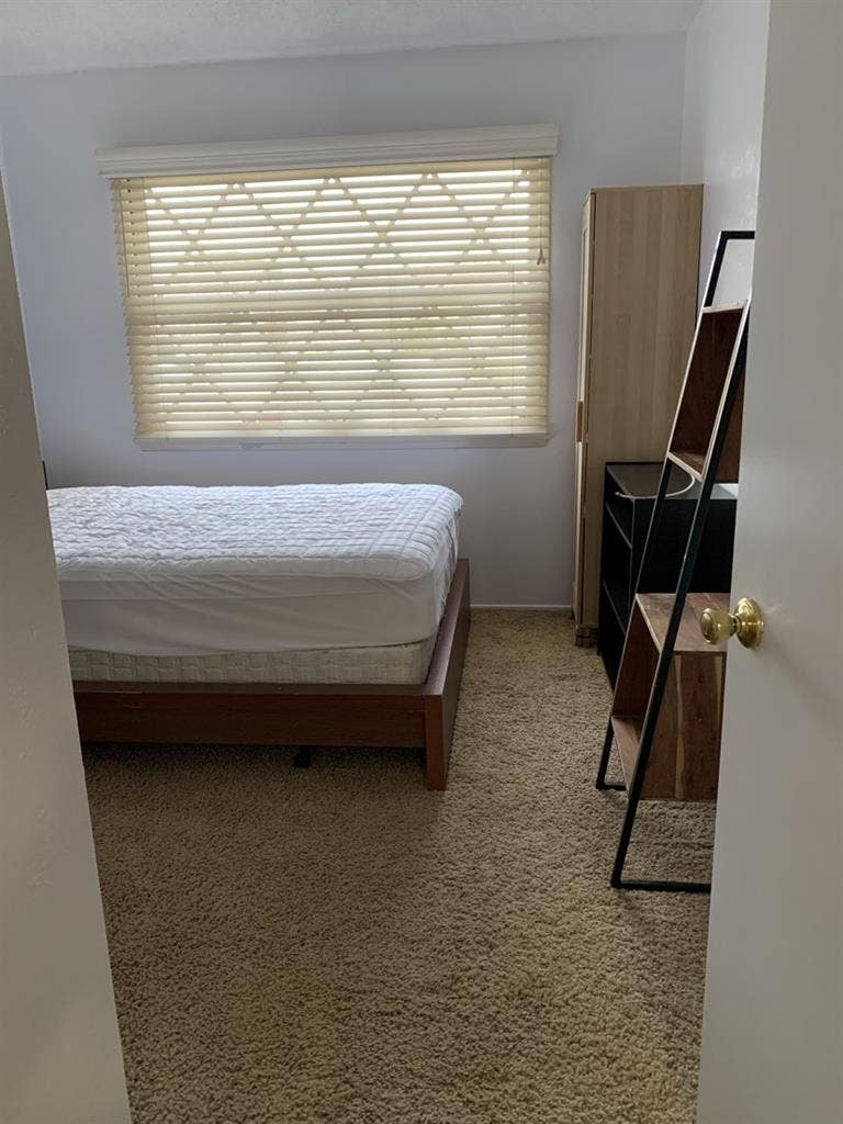 FURNISHED ROOM FOR RENT