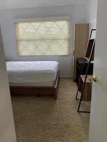 FURNISHED ROOM FOR RENT