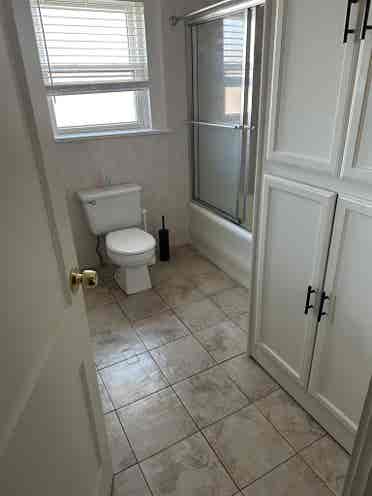 Roommates Wanted!