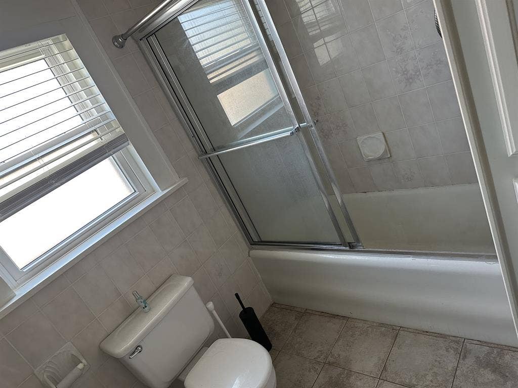 Roommates Wanted!