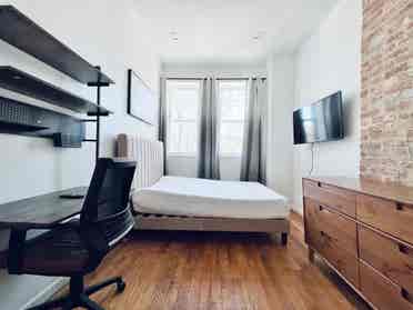 Cornelia Ave –