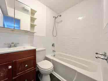 Cornelia Ave –