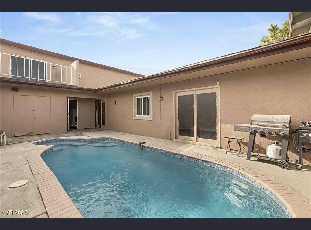 Need Roomate asap