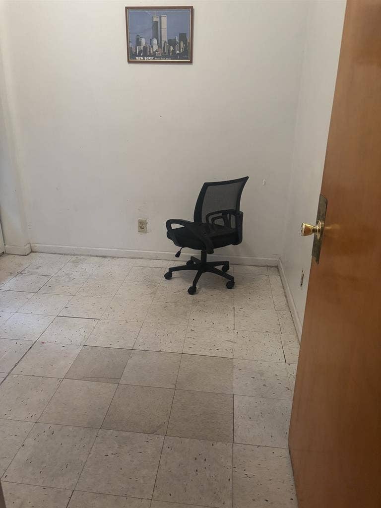 Room manhattan available $