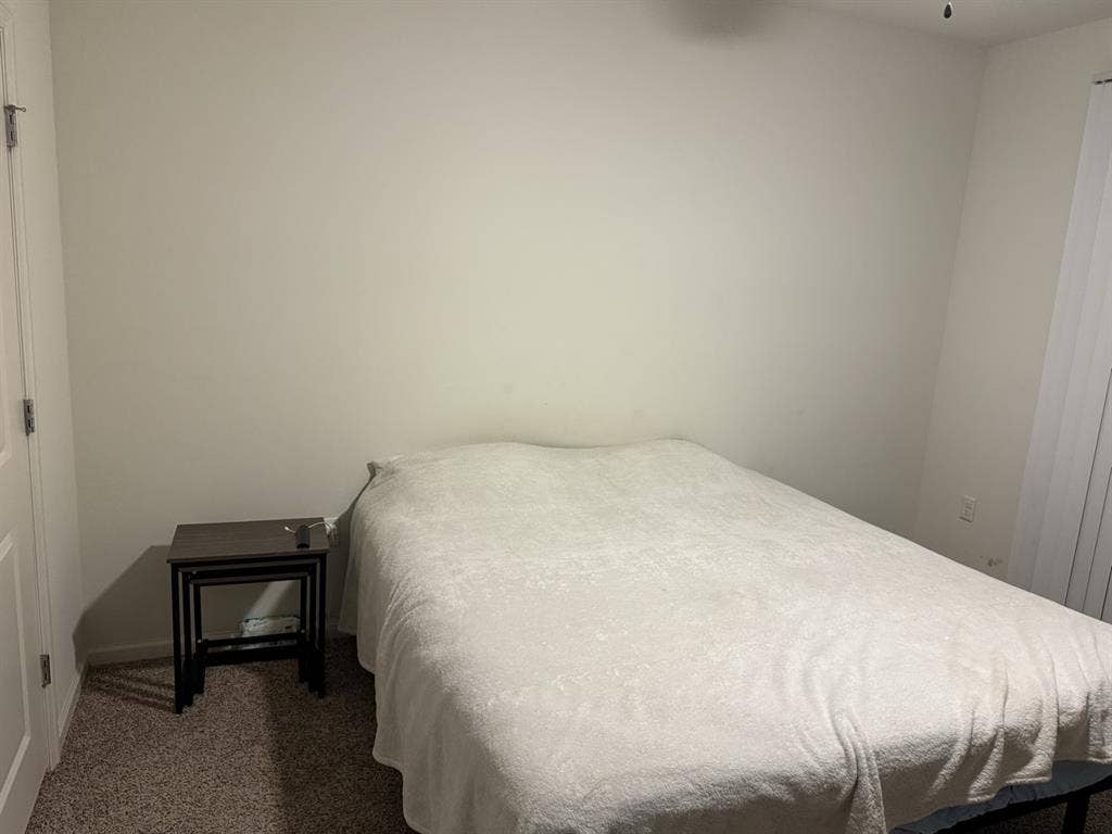 Looking for room mate